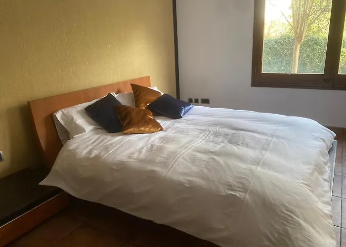 Boutique Con Chimenea Y Indoor Pool Gerona